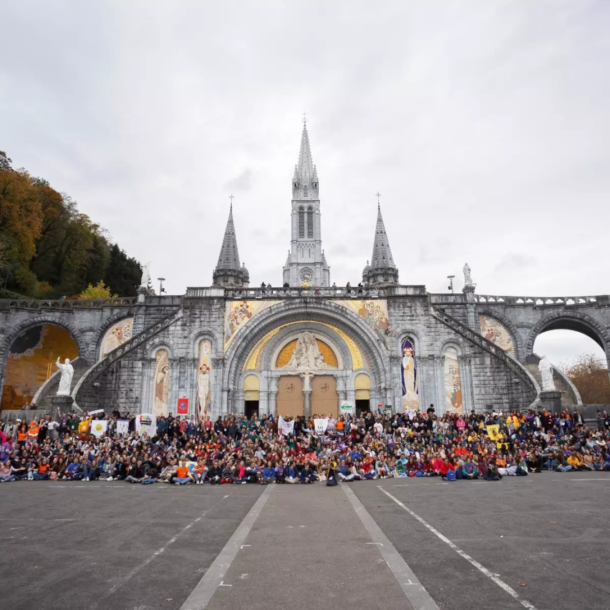 Retour sur une retraite inoubliable à Lourdes… 700 cœurs réunis ❤️ Une expérience forte et lumineuse 🌟